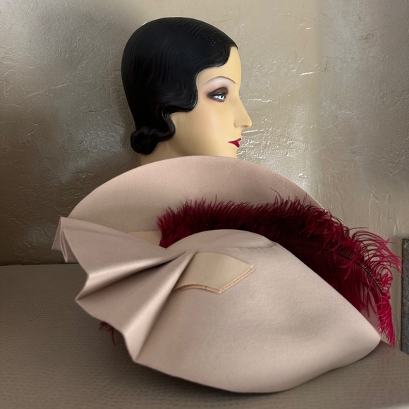 ENTICING 1940S\' BEIGE FELT HAT WITH UPTURNED/FOLDED BRIM + BURGUNDY FEATHERS main image 14